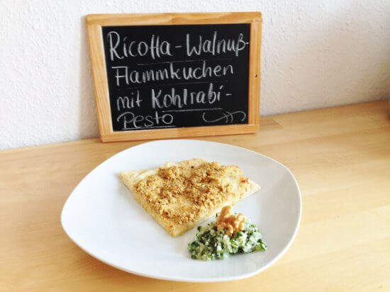 Ricotta-Flammkuchen mit Walnuss- und Kohlrabi-Pesto