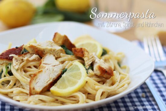 Sommerpasta mit Zitrone und Hähnchen