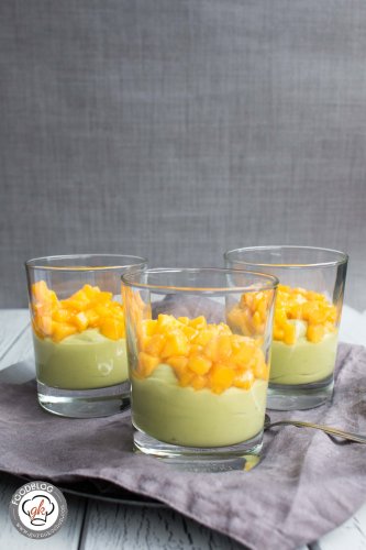 Avocado-Creme mit Mango und Kokosmilch