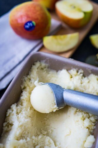 Apfelsorbet mit Honig und Minze