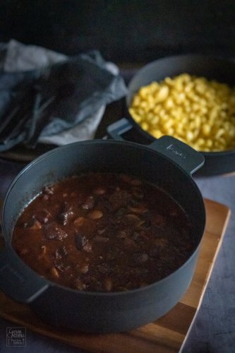 Rehgulasch mit frischen Pilzen und Speck