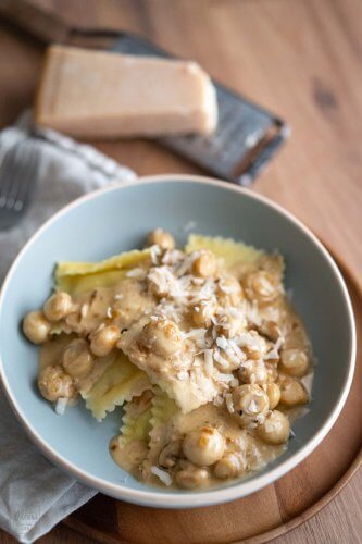 Ravioli mit Champignon-Parmesan-Sauce