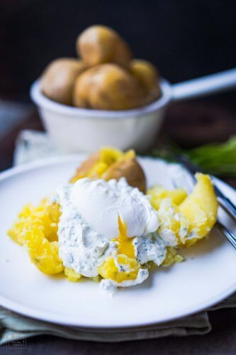 Kräuterquark mit Pellkartoffeln und pochiertem Ei