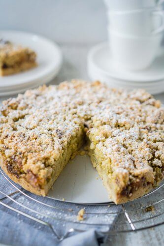 Apfelkuchen mit Pistazien und Pekannussstreusel