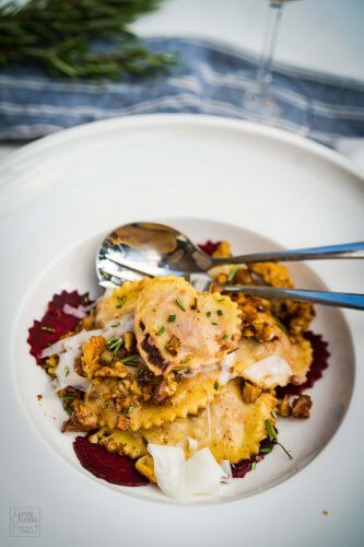Rote Bete Ravioli mit Walnussbutter und Ziegenkäse