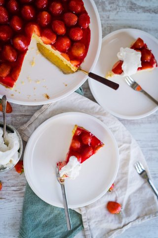 Erdbeerkuchen mit Vanillepudding