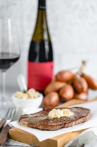 Hüftsteaks mit Salami-Schalotten-Butter