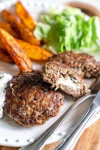 Bifteki – Griechisch gefüllte Frikadellen
