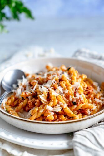 Pasta mit Salsiccia, Nduja und Mascarpone