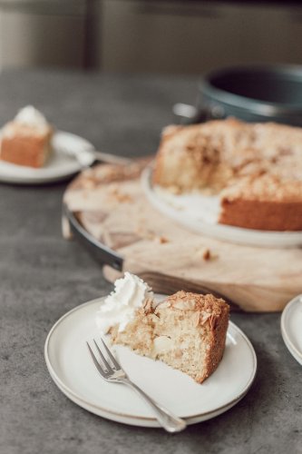 Versunkener Apfelkuchen mit Mandelkrokant