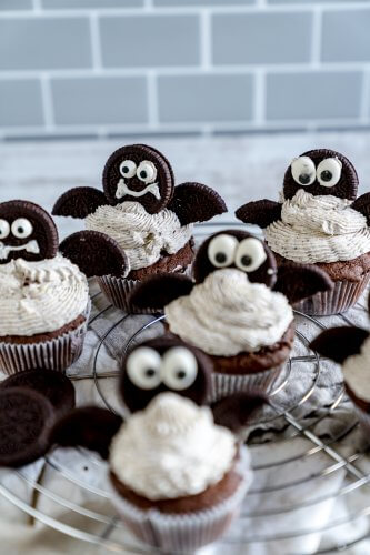 Oreo® Cupcakes als Fledermaus