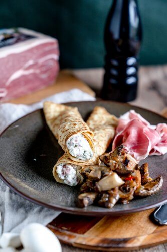 Crêpes mit Schinken-Trüffel-Creme und Waldpilzen