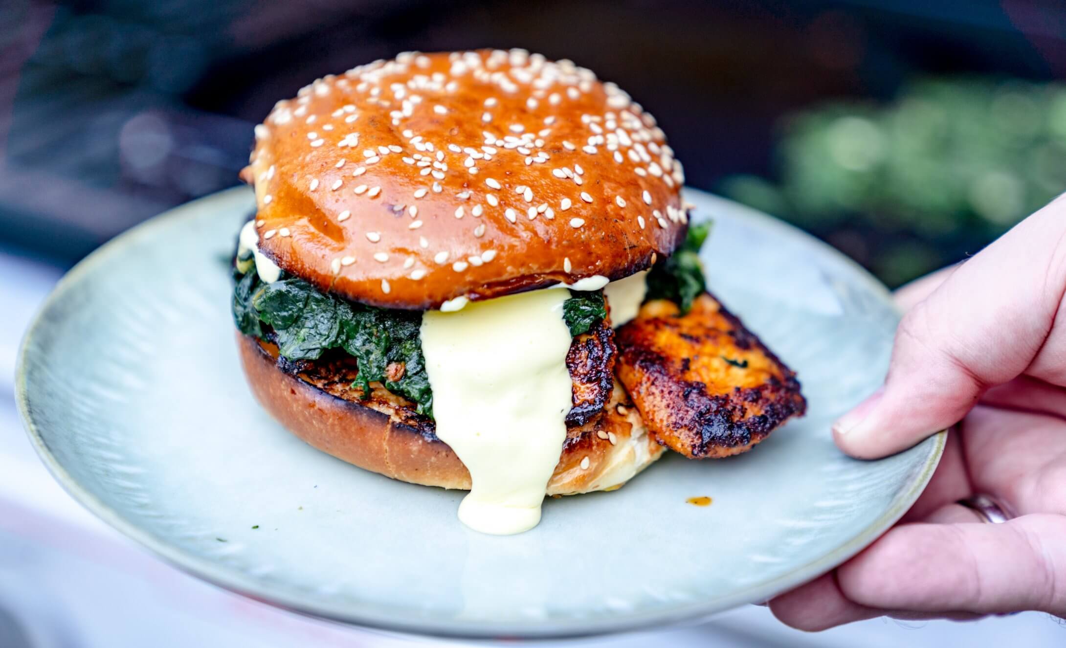 Chickenburger mit Knoblauch-Spinat