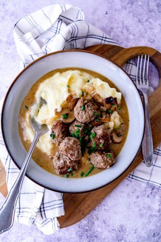 Einfache Hackbällchen mit Kartoffelpüree