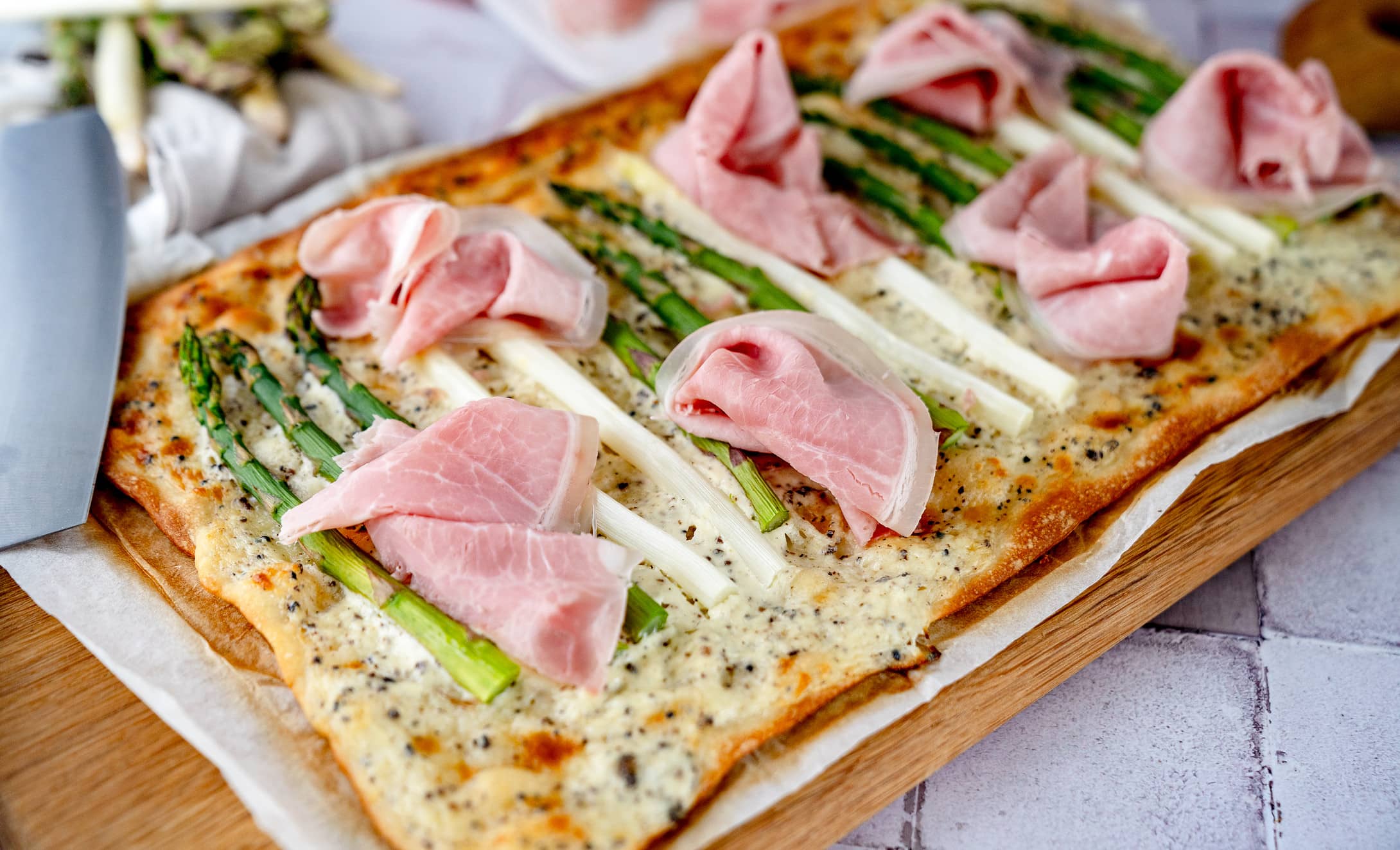 Flammkuchen mit Spargel