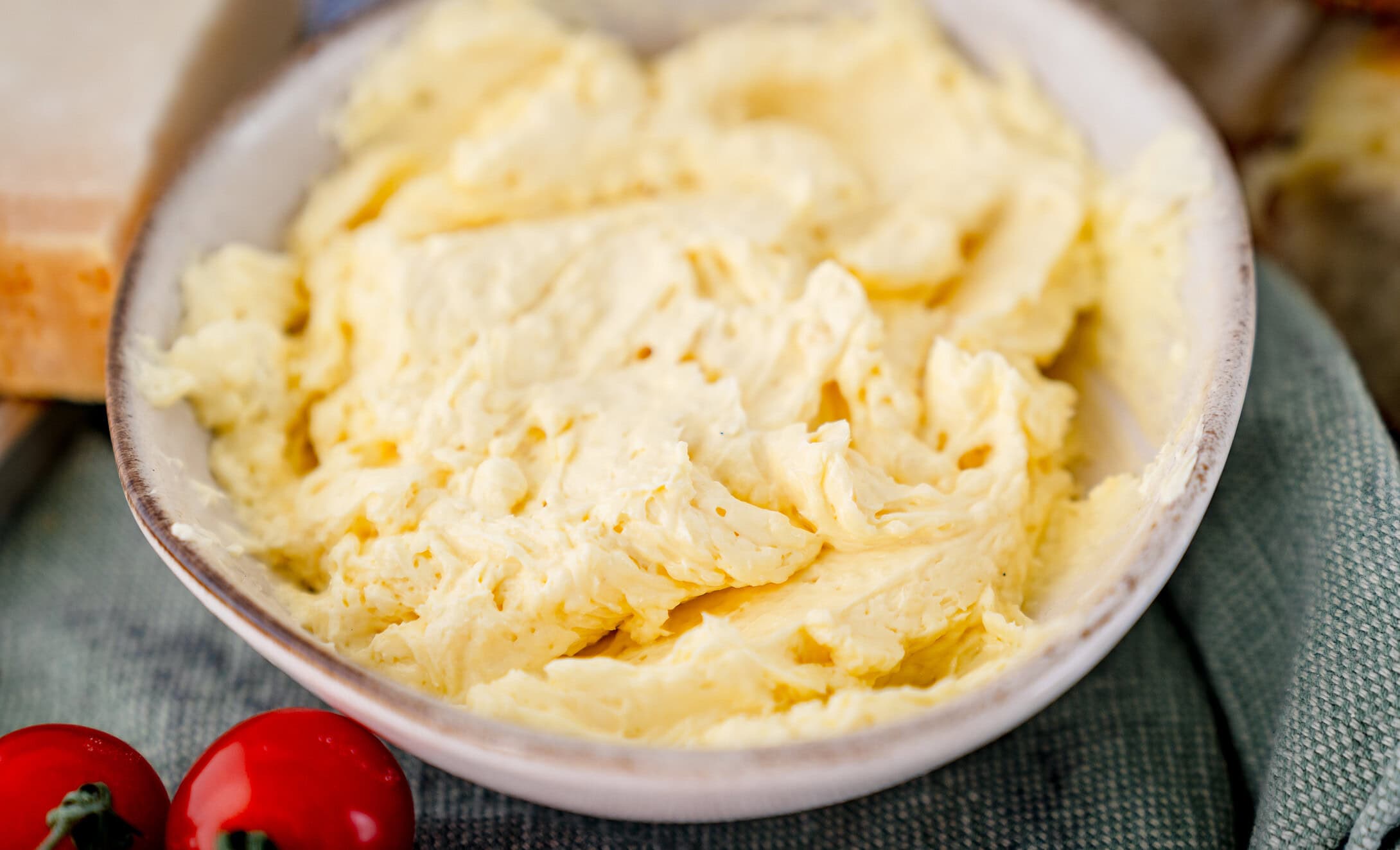 Knoblauch-Parmesan-Butter