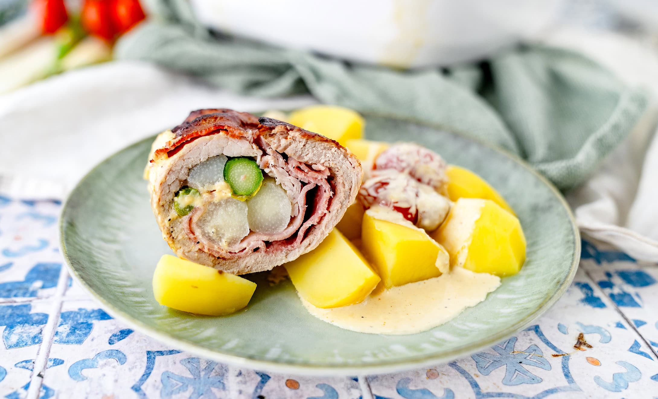 Überbackene Spargel-Schnitzelröllchen