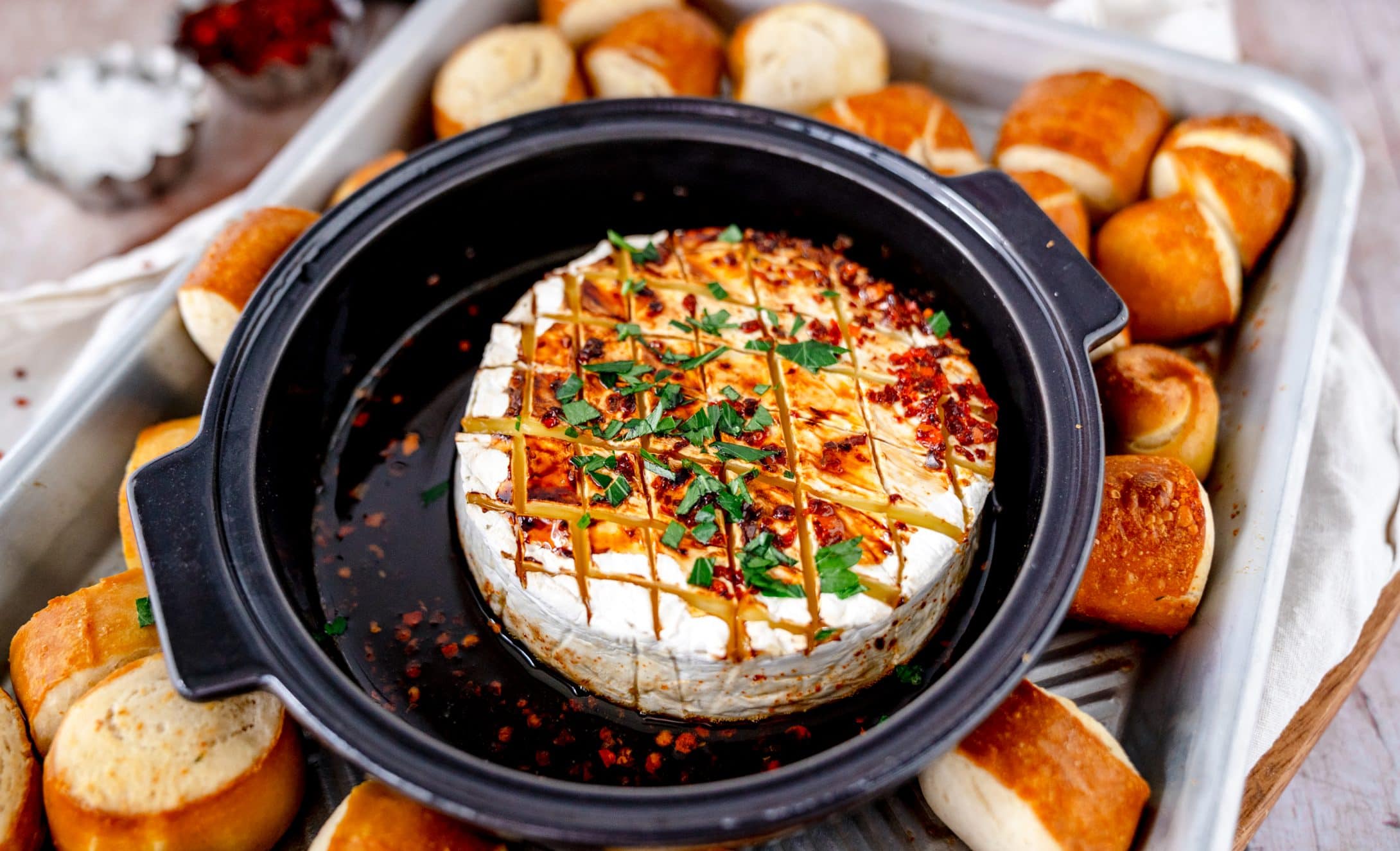 Gebackener Camembert mit Hot Honey