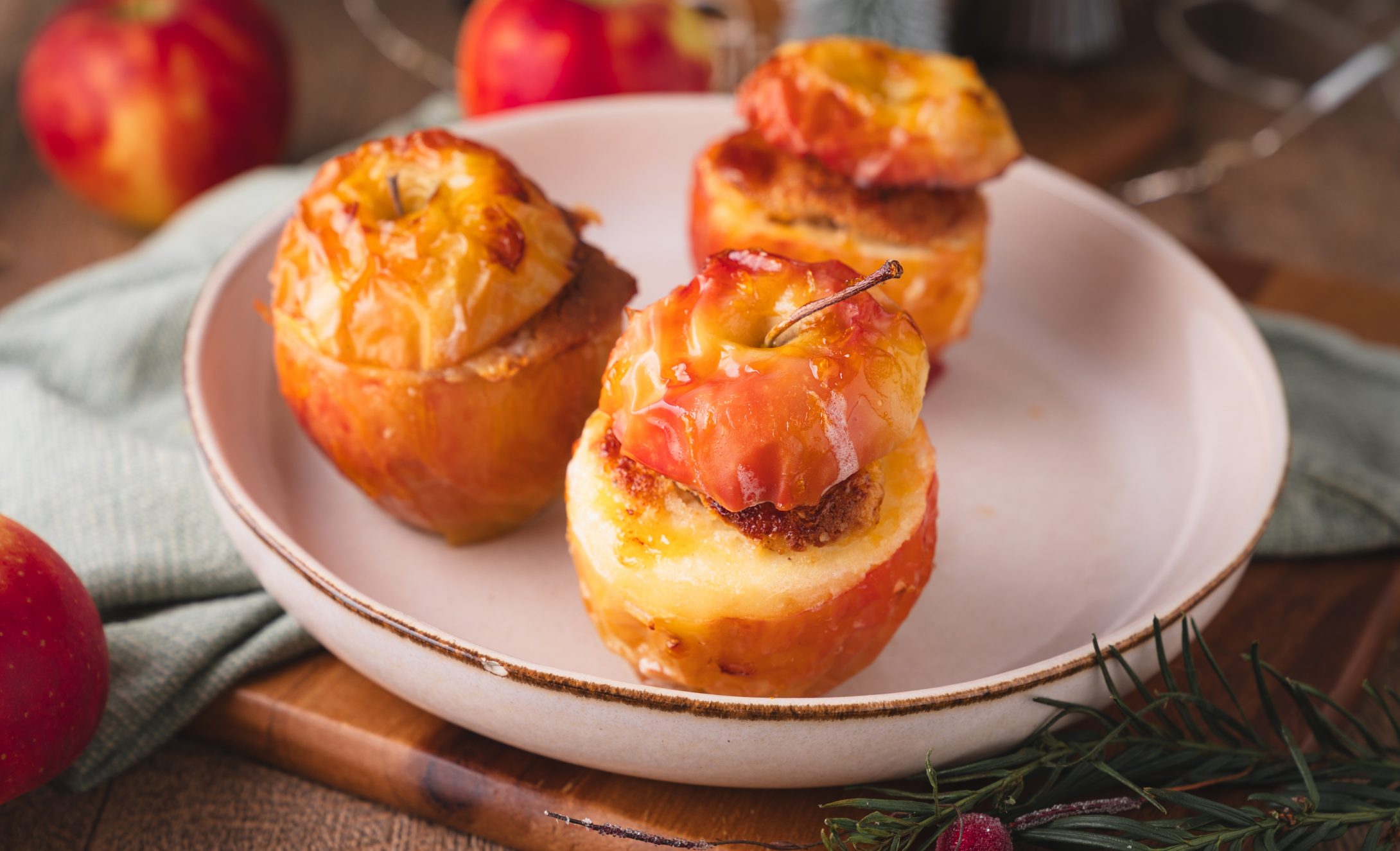 Saftige, gebackene Bratäpfel mit Zimt und Marzipan