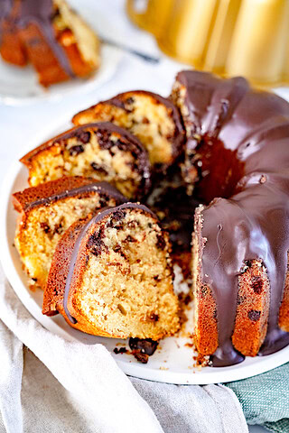 Angeschnittener Chocolate Chip Cookie Gugelhupf