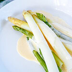Blitz Hollandaise mit weißem und grünem Spargel