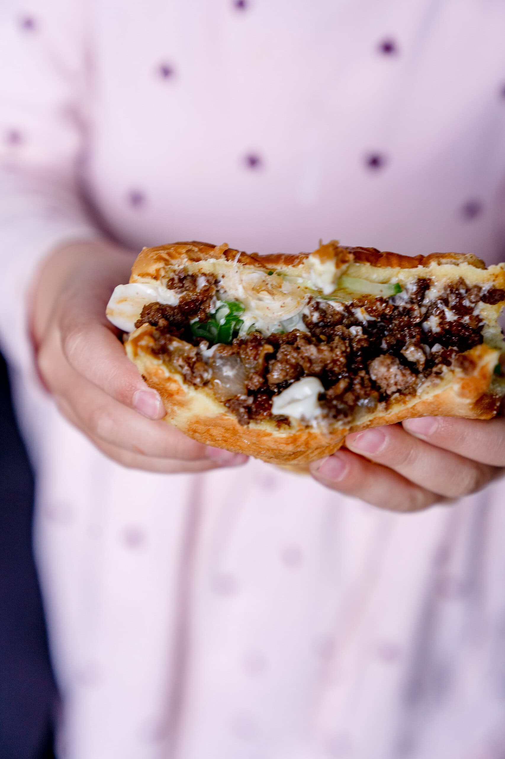 Korean Sloppy Joes mit frischer Gurke und Mayo
